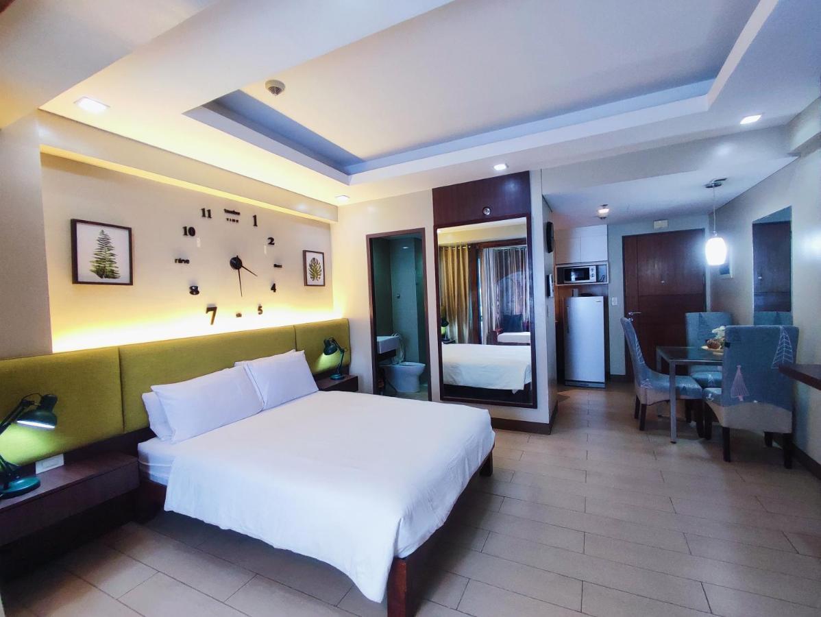 Two Palmtree Villas Newport Boulevard Near Naia 3 Pasay City Manila Esterno foto