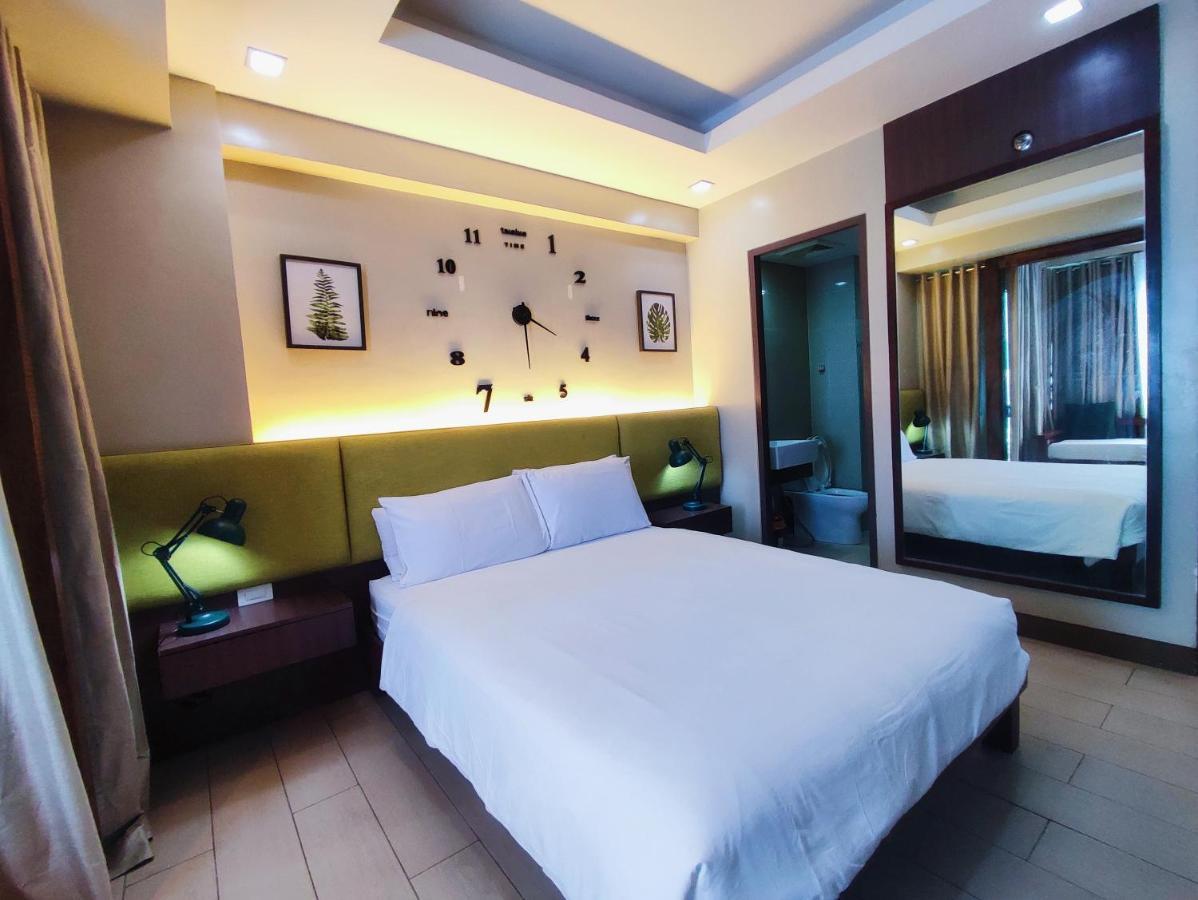 Two Palmtree Villas Newport Boulevard Near Naia 3 Pasay City Manila Esterno foto