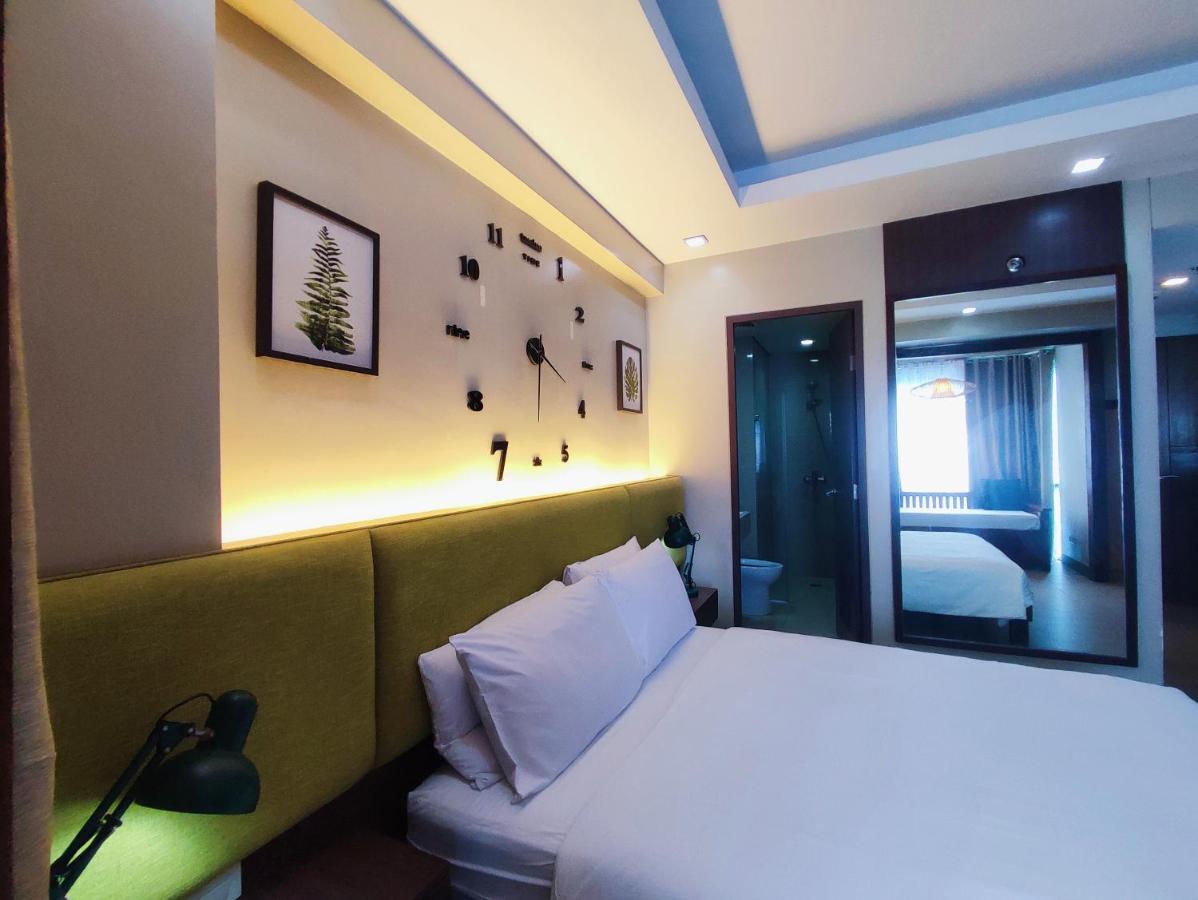 Two Palmtree Villas Newport Boulevard Near Naia 3 Pasay City Manila Esterno foto